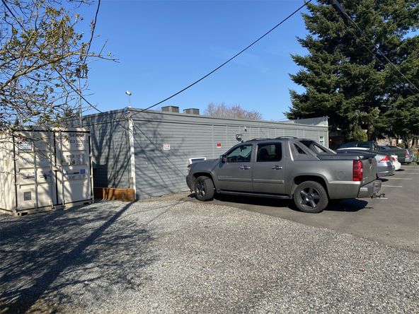 NEWLY REMODELED MEDICAL &/OR OFFICE SPACE: 800 SE 181st Ave, Portland, OR 97233